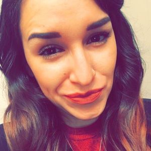 Meet your Posher, Desiree